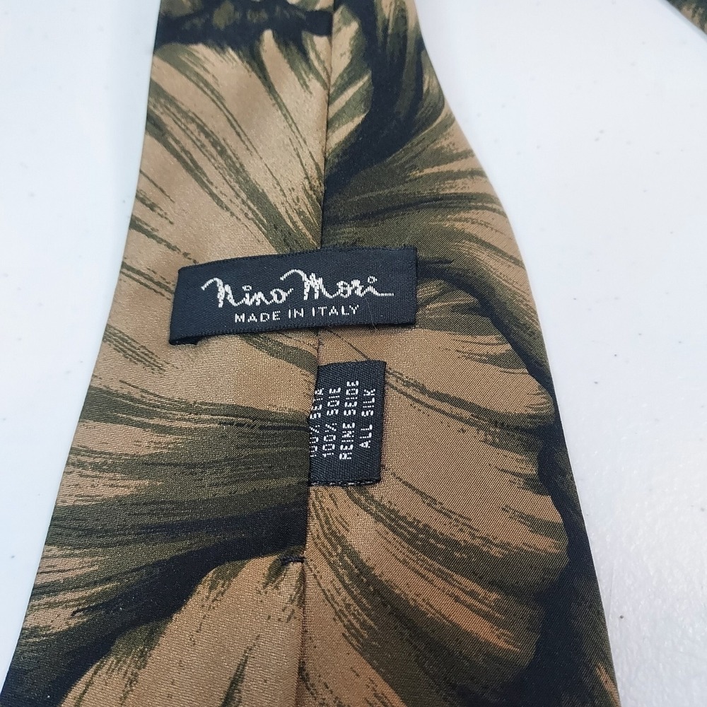 NINO MORI 100‎ % ALL SILK MEN'S GEOMETRIC PATTERNED TIE